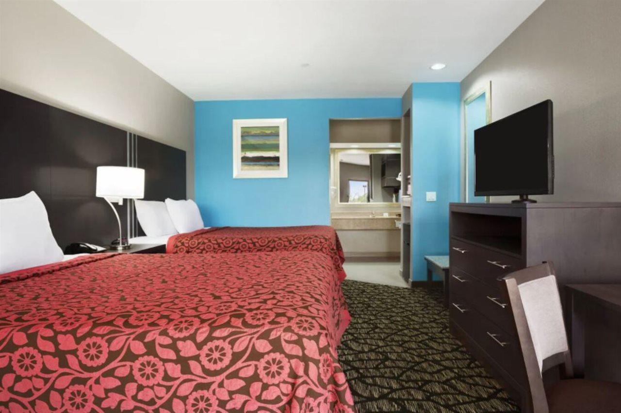 Days Inn & Suites By Wyndham Houston North-Spring Westfield Esterno foto