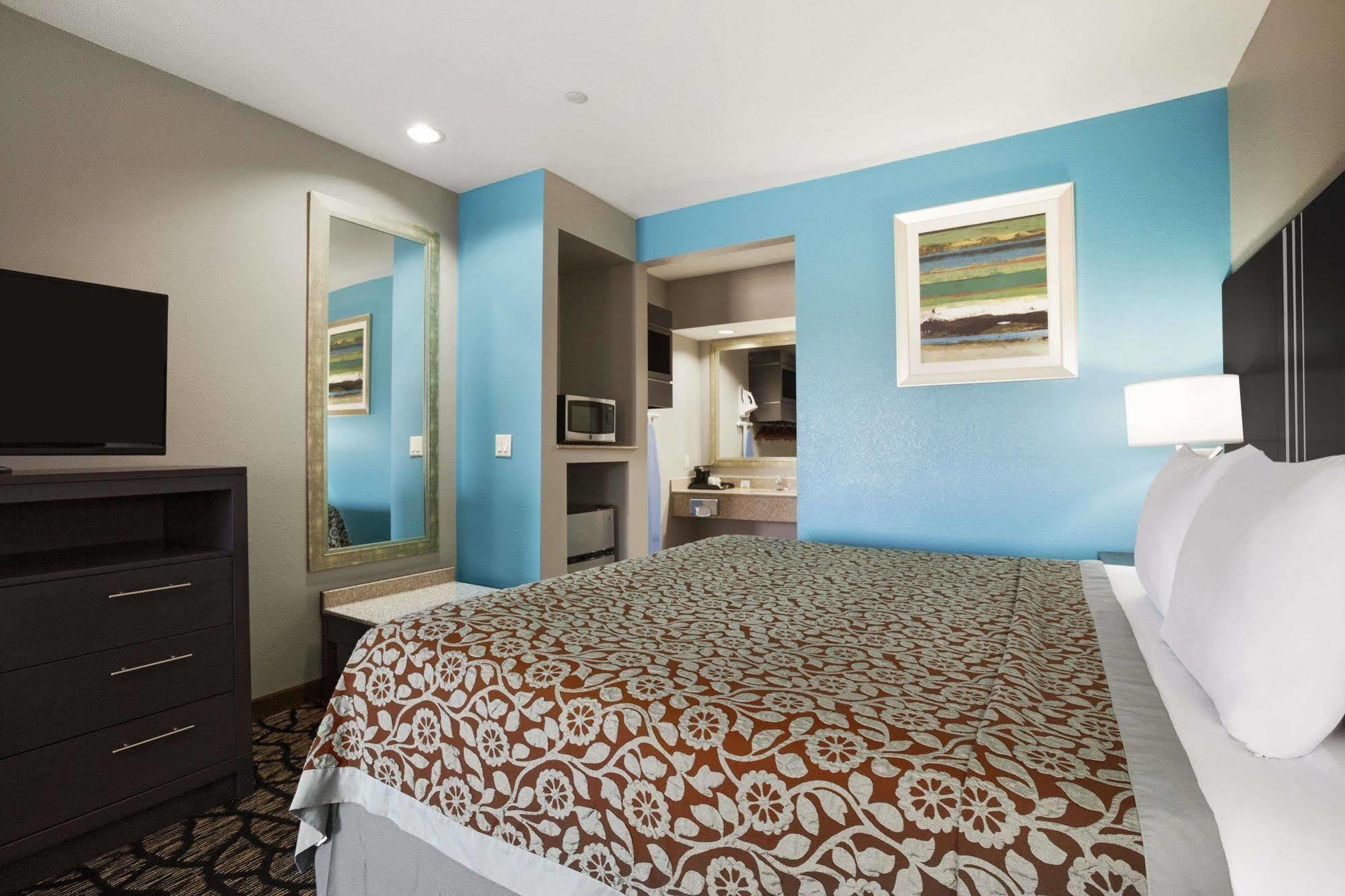Days Inn & Suites By Wyndham Houston North-Spring Westfield Esterno foto