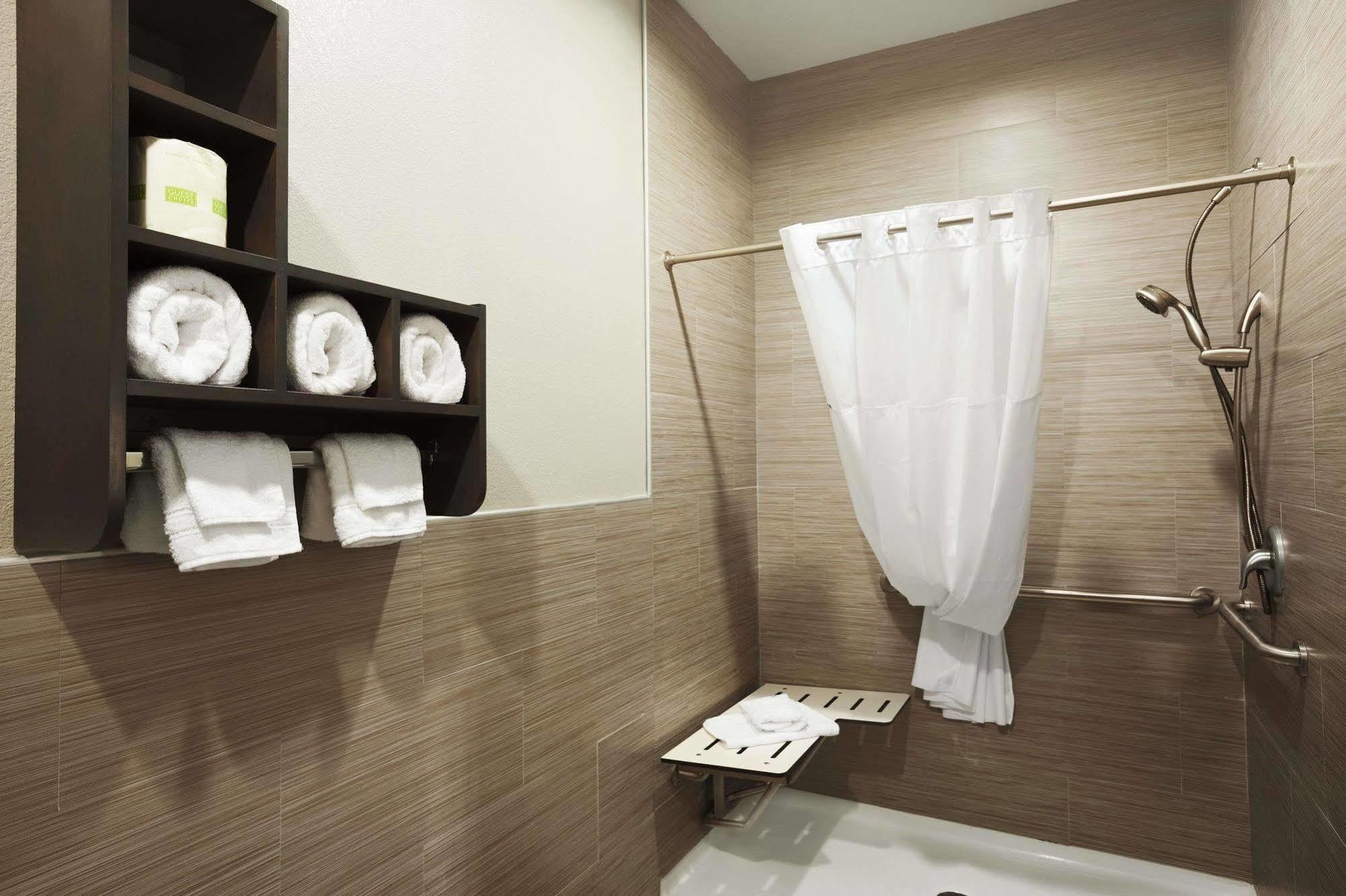 Days Inn & Suites By Wyndham Houston North-Spring Westfield Esterno foto