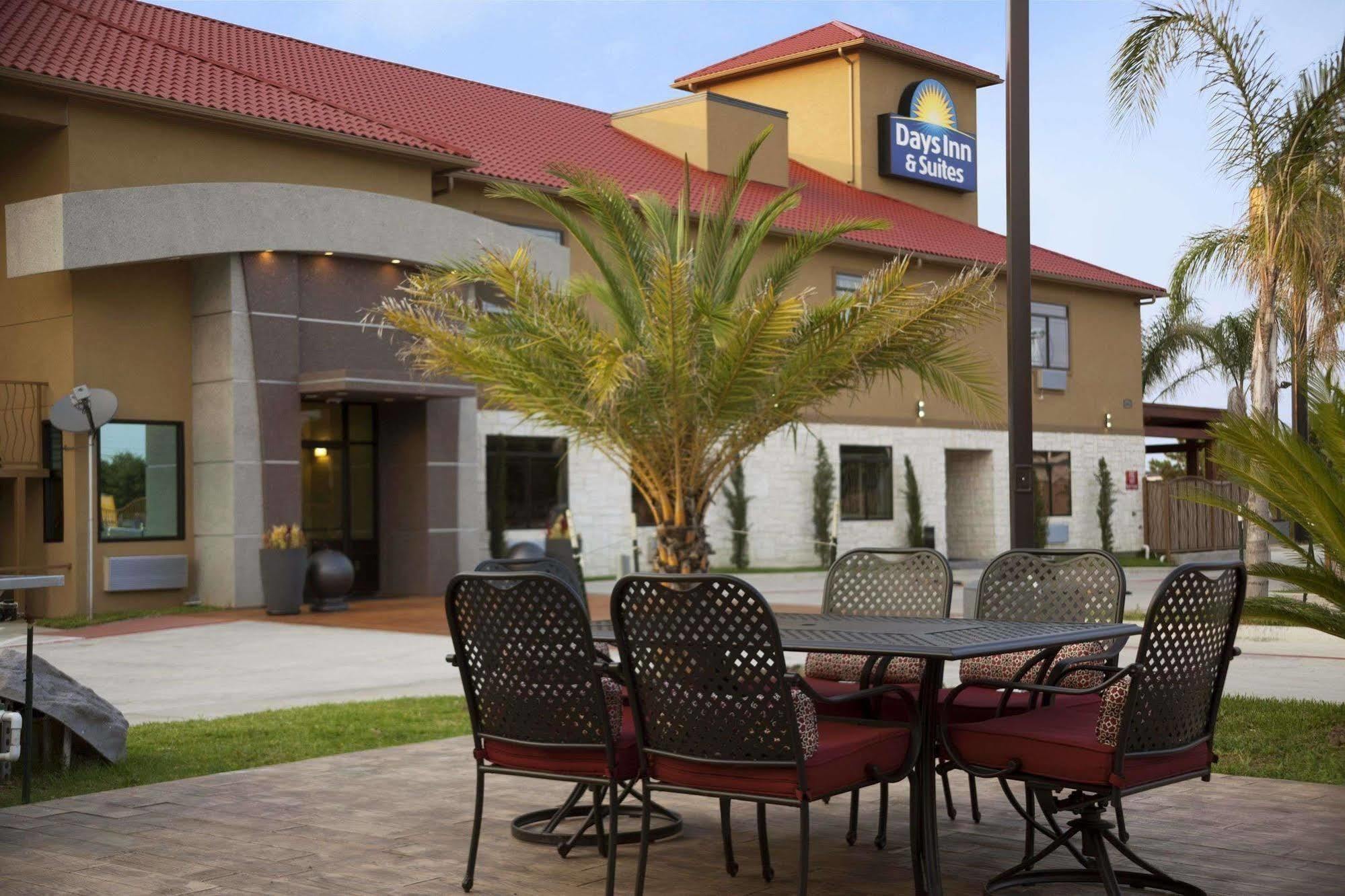 Days Inn & Suites By Wyndham Houston North-Spring Westfield Esterno foto